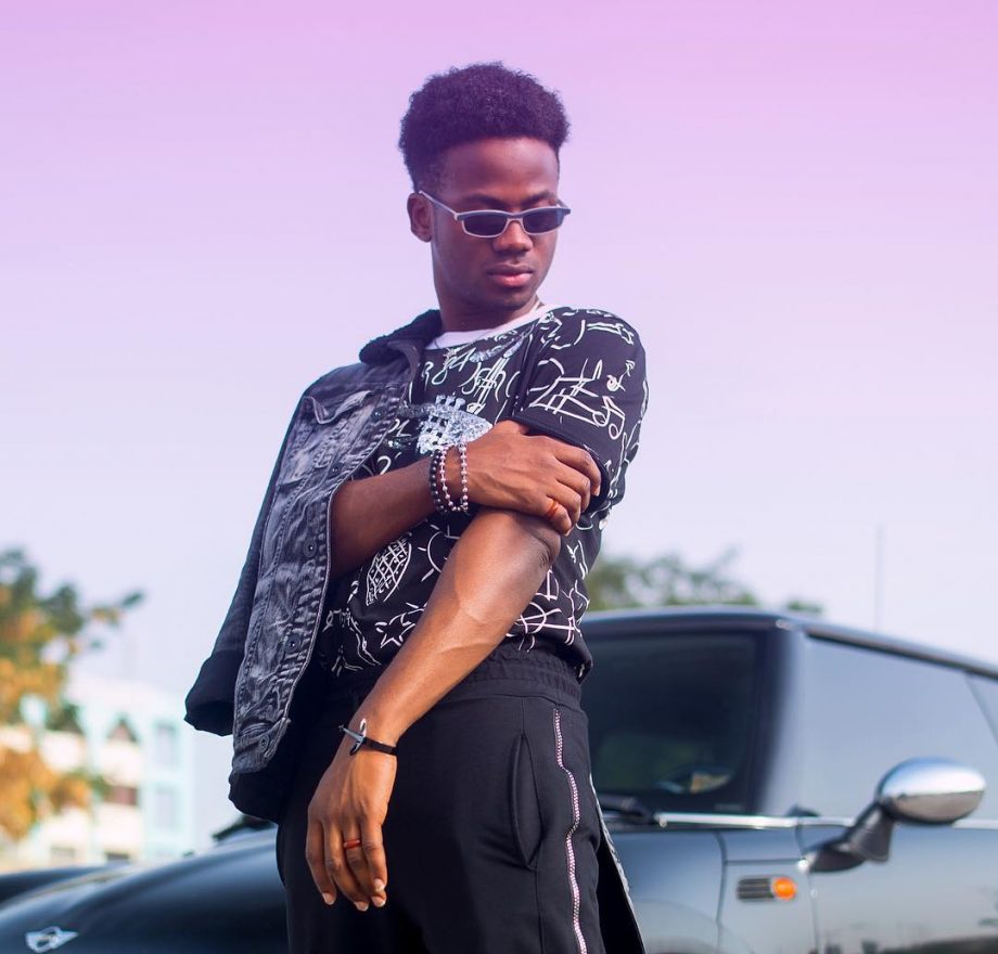 Korede Bello loves melanin women and these pictures issa proof