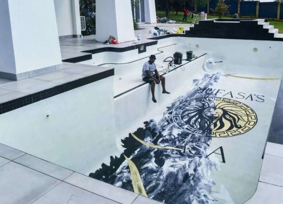 Cassper Nyovest is drawing an impressive Mufasa’s mural on his pool drawn by Ennock Mlangeni